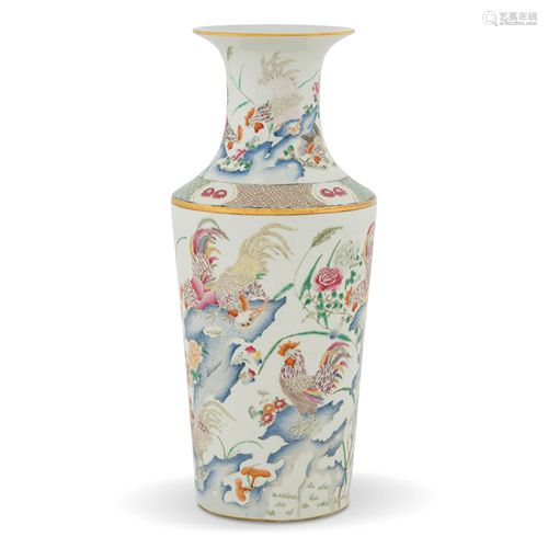 QING FAMILLE ROSE ROOSTER ON ROCK VASE