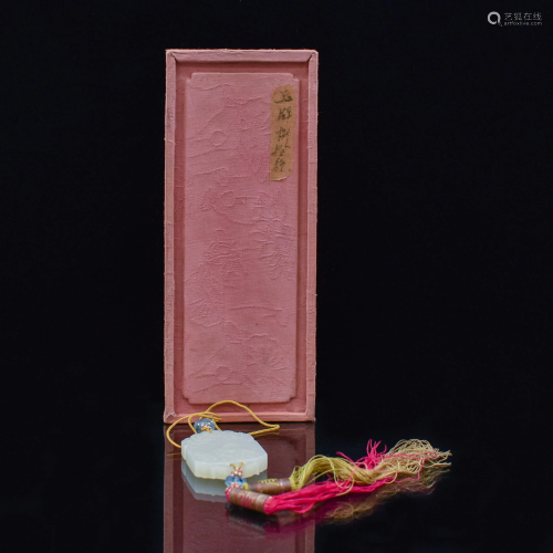 CHINESE WHITE JADE AMULET PENDANT IN BOX