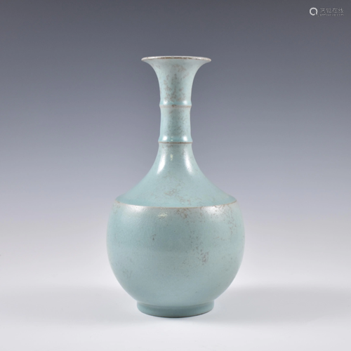 RU TYPE PORCELAIN REWARD VASE