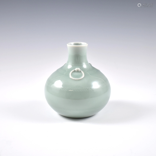 QIANLONG DOUQING MONOCHROME GLAZED VASE