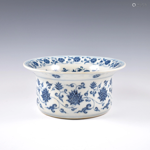 MING BLUE & WHITE LOTUS PORCELAIN BASIN