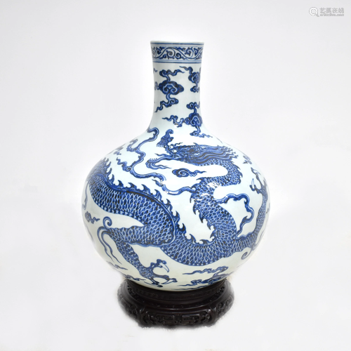 MING BLUE & WHITE DRAGON LARGE REWARD VAS…