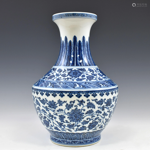 QIANLONG BLUE & WHITE WRAPPED FLORAL VASE