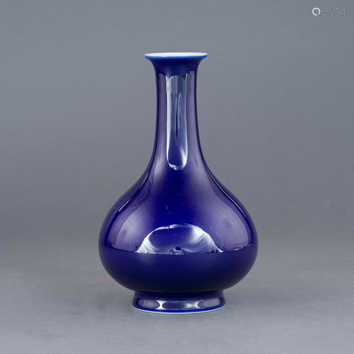 QIANLONG BLUE MONOCHROME BOTTLE VASE