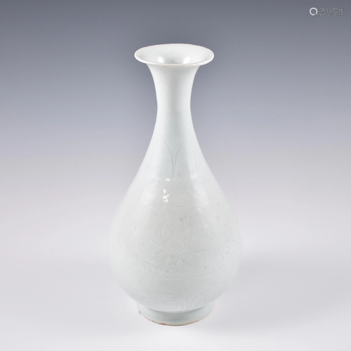 YUAN SGRAFFITTO PEAR VASE