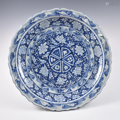 YUAN SCALLOPED RIM BLUE & WHITE FLORAL PLATE