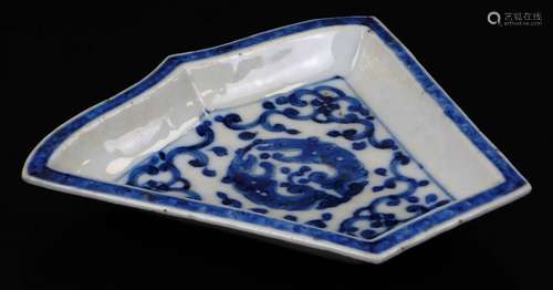 A Chinese porcelain hors d'ouvres segment dish, centred with a disc, outer scroll border and blue