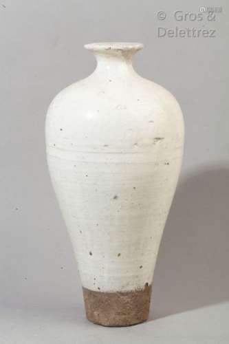 Vase Meinping en grès partiellement émaillé blanc. Col restauré.                                                                                                                                                                                                                                                                                                                         估价            100 - 150 EUR                                                                                                                                                                * 不计佣金。