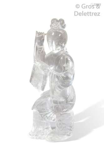 Chine, XXe siècle  Groupe en cristal de roche, représentant une jeune femme assise sur un tabouret, s'exerçant à la couture.  H. 14,7 cm                                                                                                                                                                                                                                                                                                                         估价            150 - 200 EUR                                                                                                                                                                * 不计佣金。