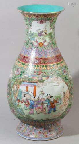 Chine, période République Important vase...