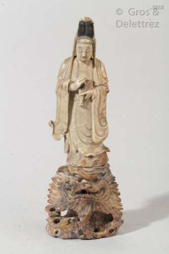 Sculpture en pierre de larre figurant une divinité tenant un vase reposant sur une tête de chimère.                                                                                                                                                                                                                                                                                                                         估价            100 - 150 EUR                                                                                                                                                                * 不计佣金。