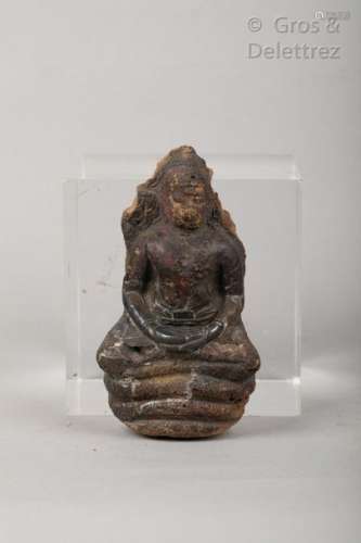 Ex-voto de pèlerin en terre séchée et applique de feuilles d'argent représentant le bouddha en méditation.  Thaïlande, art Khmer, XIII-XIVème  Haut: 11cm                                                                                                                                                                                                                                                                                                                         估价            200 - 300 EUR                                                                                                                                                                * 不计佣金。