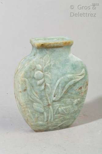 Vase à panse applati en stéatite à décor de canards et de nénuphares.                                                                                                                                                                                                                                                                                                                         估价            200 - 300 EUR                                                                                                                                                                * 不计佣金。