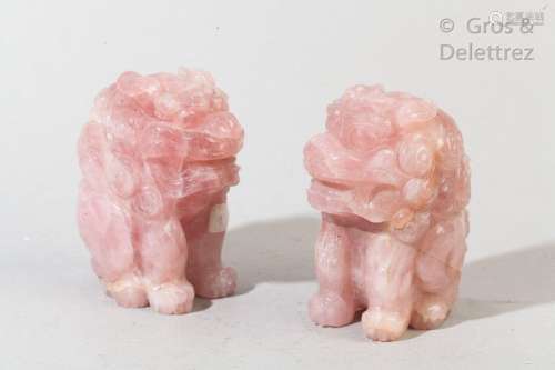 Paire de chiens de fô en quartz rose.  Chine Haut. 12,5cm.                                                                                                                                                                                                                                                                                                                         估价            50 - 60 EUR                                                                                                                                                                * 不计佣金。