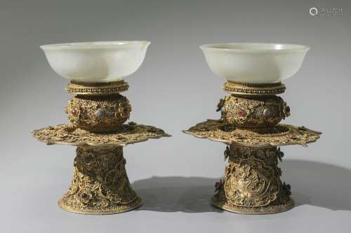 A Pair Of Jade Bowls（With Gilt Stands）