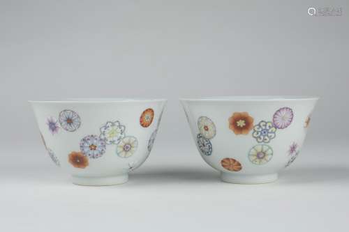 A Pair Of Famille Rose Porcelain Bowl