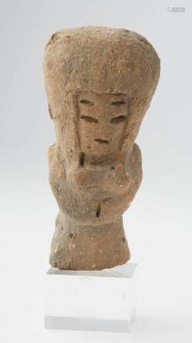 Female terracotta statuette. Peru, Valdiria civili…