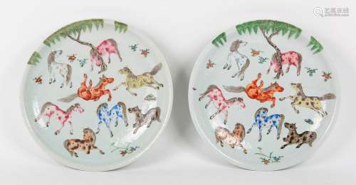 China. Pair of round porcelain dishes with polychr…