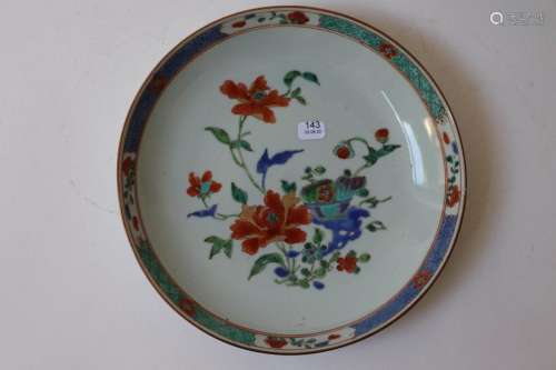 China. Round porcelain plate with polychrome centr…