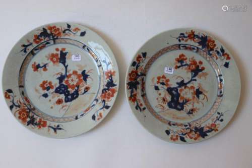 China. Pair of round porcelain plates with a centr…
