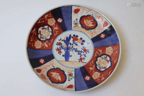 Imari. Round porcelain dish with floral decoration…