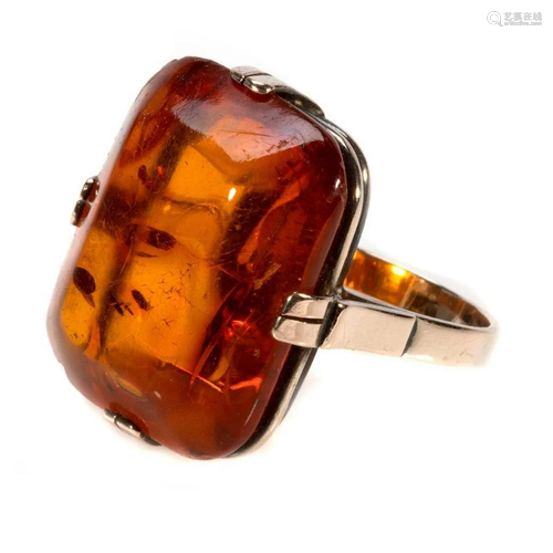 Amber and 9k gold ring