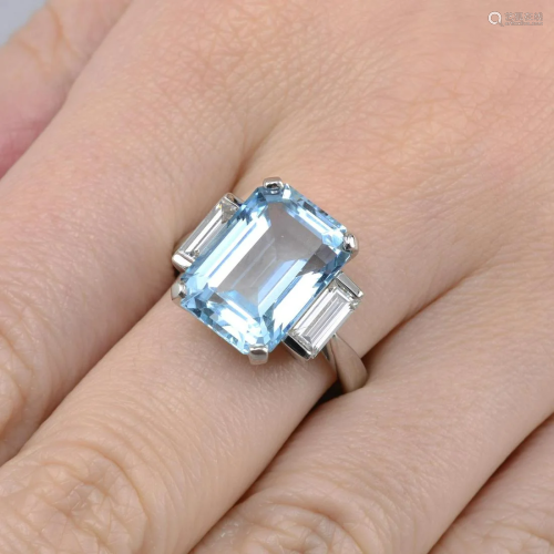 A platinum aquamarine and baguette-cut diamond
