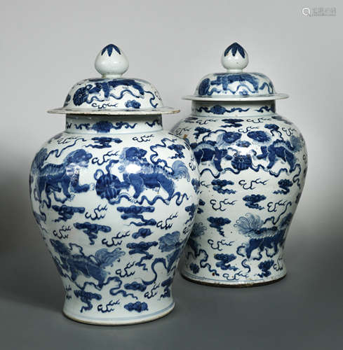 A pair of Chinese blue and white porcelain vases and covers, Qing Dynasty style,