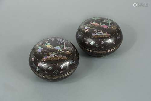 A pair of Lac Burgaute lidded boxes, early Qing Dynasty, perhaps Kangxi circa 1720,