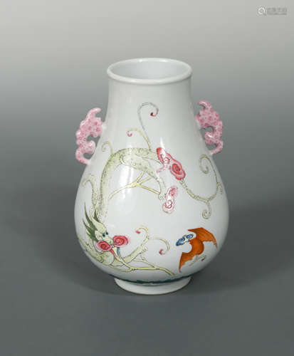 A Chinese famille rose vase, probably Tongzhi (1856-1875),