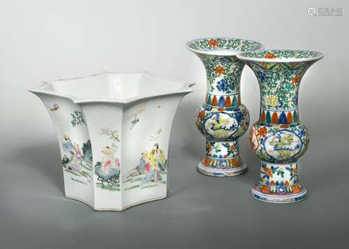 A pair of Chinese porcelain Gu vases, 20th century,