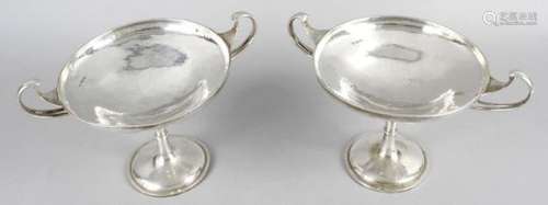 A pair of early George V silver twin-handled tazza dishes in Art Nouveau style,