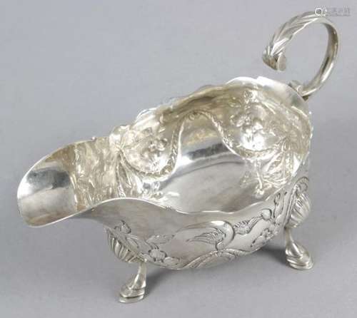 A George III silver small sauce boat,