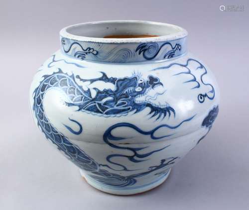 A GOOD CHINESE MING STYLE BLUE & WHOTE PORCELAIN JAR, decorated with dragons, the base unglazed,