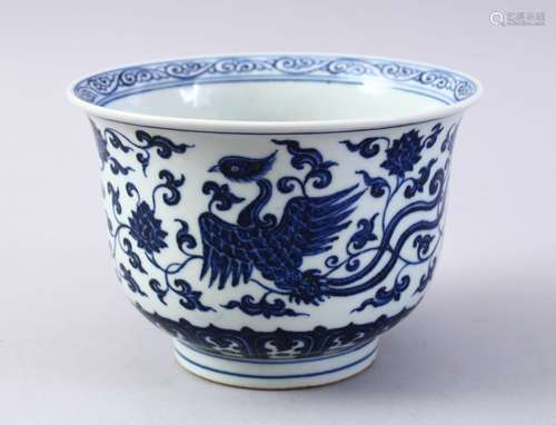 A GOOD CHINESE MING STYLE BLUE & WWHITE PORCELAIN BOWL, decorated with scenes of phoenix birds