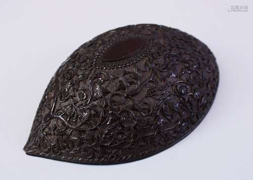 A FINE 18TH CENTURY CEYLONESE DUTCH COLONIAL COCONUT CUP, with finely carved foliate decoration,