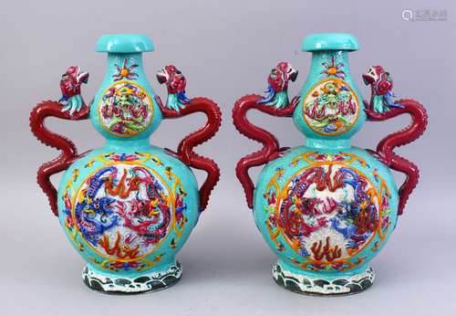 A GOOD PAIR OF 19TH / 20TH CENTURY CHINESE FAMILLE ROSE PORCELAIN VASES, with twin moulded dragon