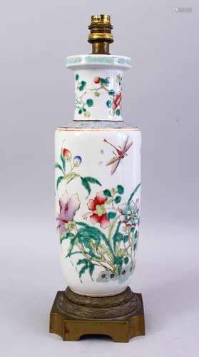 A GOOD 19TH CENTURY CHINESE FAMILLE VERTE PORCELAIN VASE, the body decorated with scenes of