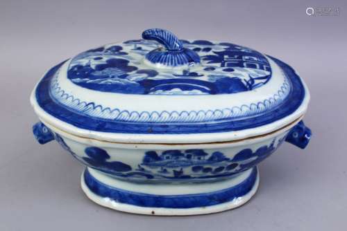 A GOOD 18TH CENTURY CHINESE BLUE & WHITE PORCELAIN TUREEN & COVER, decorated with views of