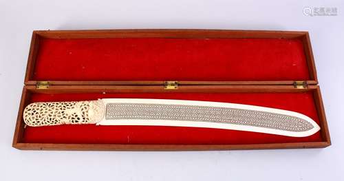 A FINE 19TH CENTURY BURMESE CARVED AND PIERCED IVORY PAGE TURNER, the handle incorporating a