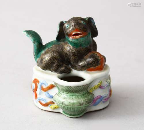 A GOOD 19TH CENTURY CHINESE FAMILLE ROSE PORCELAIN BRUSH WASHER - LION DOG, the brush wash with a
