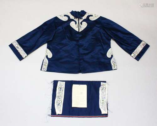 A CHINESE PEKING STICH EMBROIDERED CHILDS ROBE AND COLLAR, embroidered decoration depicting scenes