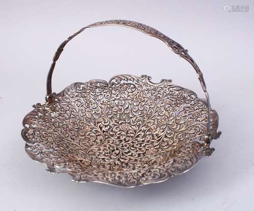 A FINE INDIAN SILVER OPENWORK SWING HANDLED BASKET, of engraved leaf and flower head design, 23cm