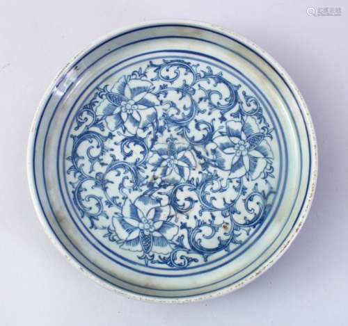 A LATE 19TH CENTURY CHINESE BLUE & WHITE PORCELAIN DISH, With lotus decoration, 18.5cm.