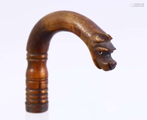 A GOOD 19TH CENTURY CHINESE CARVED RHINO HORN DOG WALKING STICK HANDLE, the handle carved to