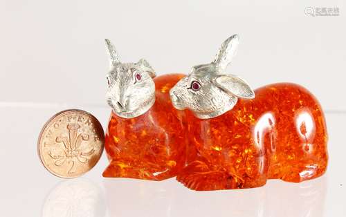 A PAIR OF NOVELTY AMBER AND .800 RABBITS.