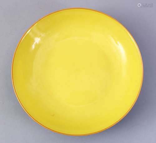 A GOOD CHINESE MING STYLE YELLOW & TURQUOISE GLAZED PORCELAIN DRAGON DISH, the interior of the