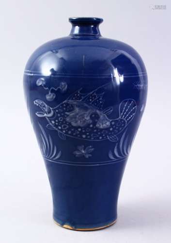 A CHINESE MING STYLE BLUE GROUND PORCELAIN FISH VASE, the body with two opposing fish amongst