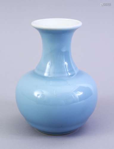 A GOOD DAOGUANG CHINESE SKY BLUE GLAZED PORCELAIN VASE, with a ribbed lower section and shoulder,