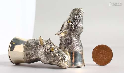 A PAIR OF CAST SILVER PLATED NOVELTY HORSES HEAD SALT AND PEPPERS.